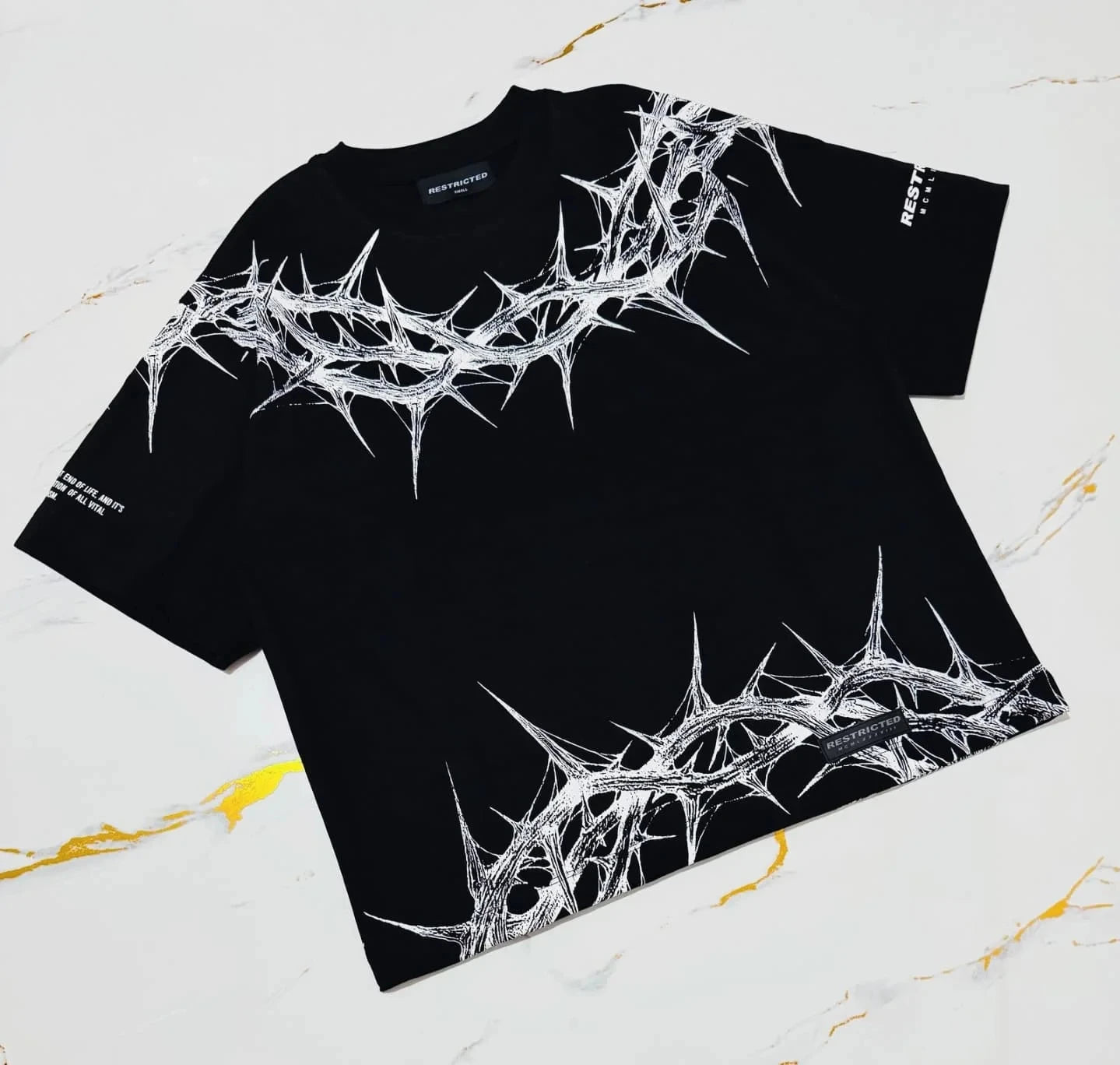 Cyber Thorn Tee | Camiseta Streetwear Gótica em Algodão